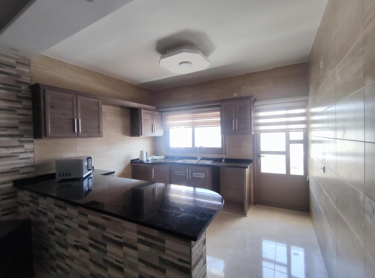 Red Rose City Apartment Вади Муса Екстериор снимка